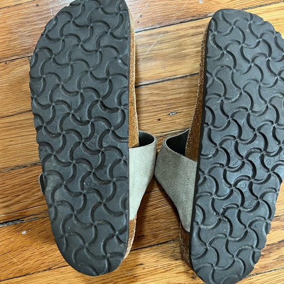 Birkenstock tan suede Gizah sandal in VGUC size 36 comfy and soft - Picture 9 of 13